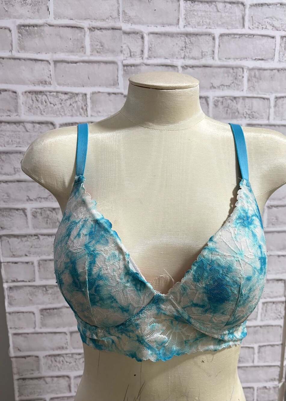 Victoria's Secret PINK Blue White Lace Tie-Dye Bralette Size L